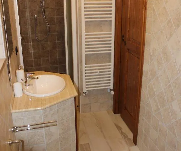 ベッド・アンド・ブレックファスト Iolanda Un In Relax Vista Mare E Montagna 4*