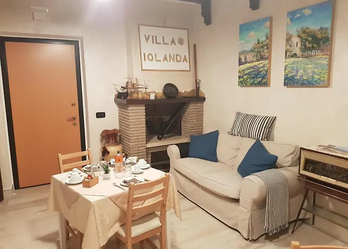 Iolanda Un In Relax Vista Mare E Montagna ベッド・アンド・ブレックファスト