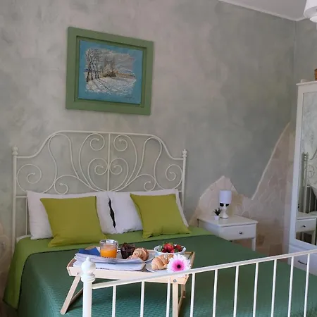 Iolanda Un In Relax Vista Mare E Montagna לינה וארוחת בוקר 4*