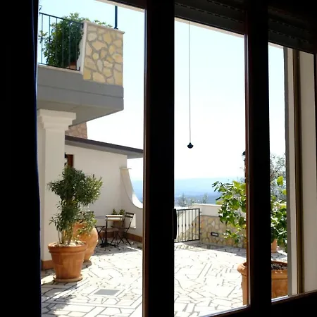 Iolanda Un In Relax Vista Mare E Montagna לינה וארוחת בוקר 4*