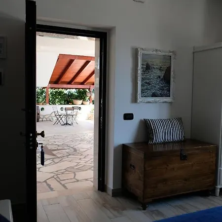 Iolanda Un In Relax Vista Mare E Montagna 4*