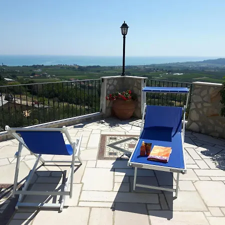 לינה וארוחת בוקר Iolanda Un In Relax Vista Mare E Montagna 4*