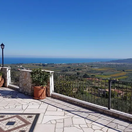 Iolanda Un In Relax Vista Mare E Montagna לינה וארוחת בוקר 4*