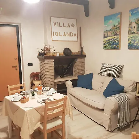 Iolanda Un In Relax Vista Mare E Montagna לינה וארוחת בוקר