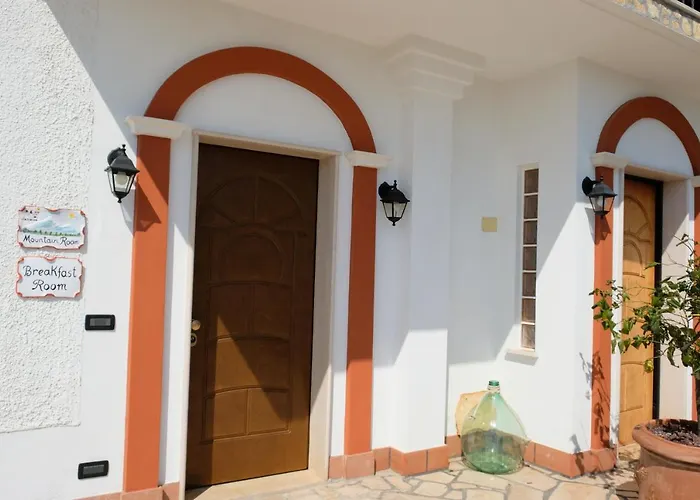 לינה וארוחת בוקר Iolanda Un In Relax Vista Mare E Montagna 4*