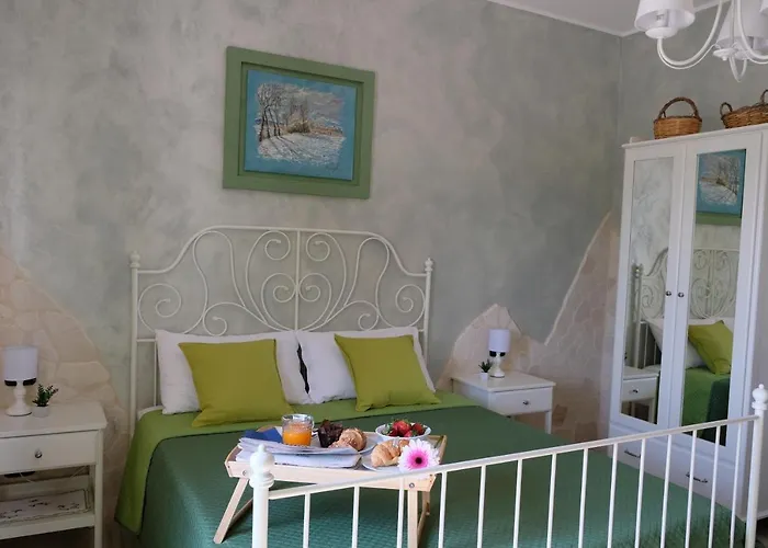 Iolanda Un In Relax Vista Mare E Montagna 住宿加早餐酒店 4*