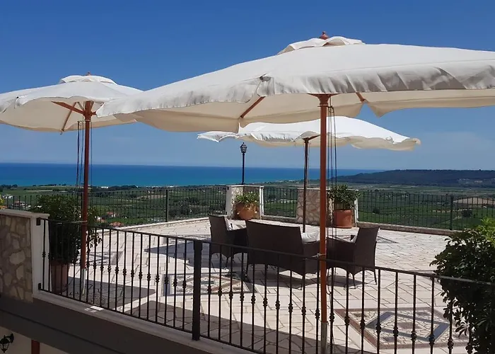 Iolanda Un In Relax Vista Mare E Montagna 4* 福萨切西亚