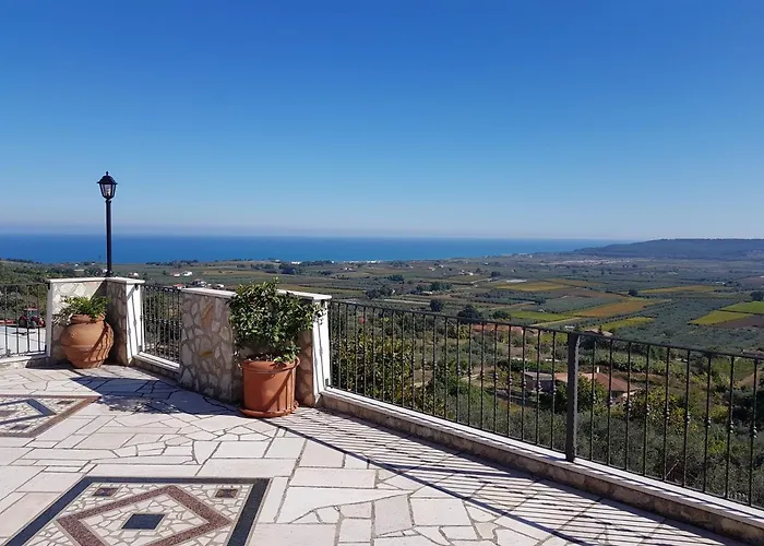 Iolanda Un In Relax Vista Mare E Montagna 住宿加早餐酒店 4*