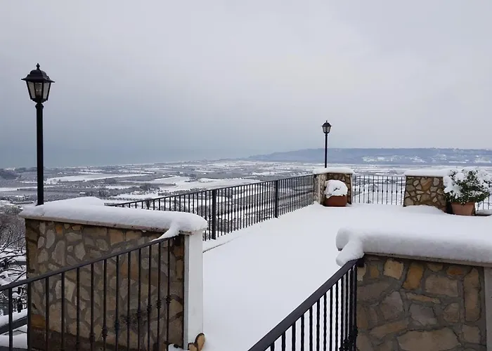 Iolanda Un In Relax Vista Mare E Montagna 4*